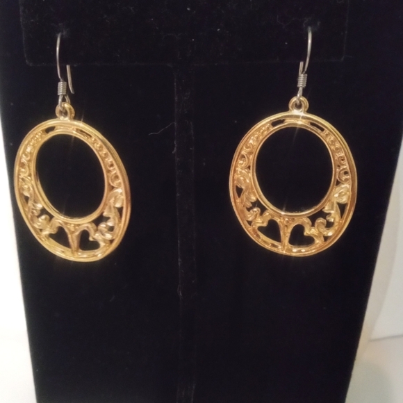 Openwork with Hearts Dangle Pierced Earrings Gold Tone Oval Retro BoHo 1.5" x 1" - Picture 1 of 5